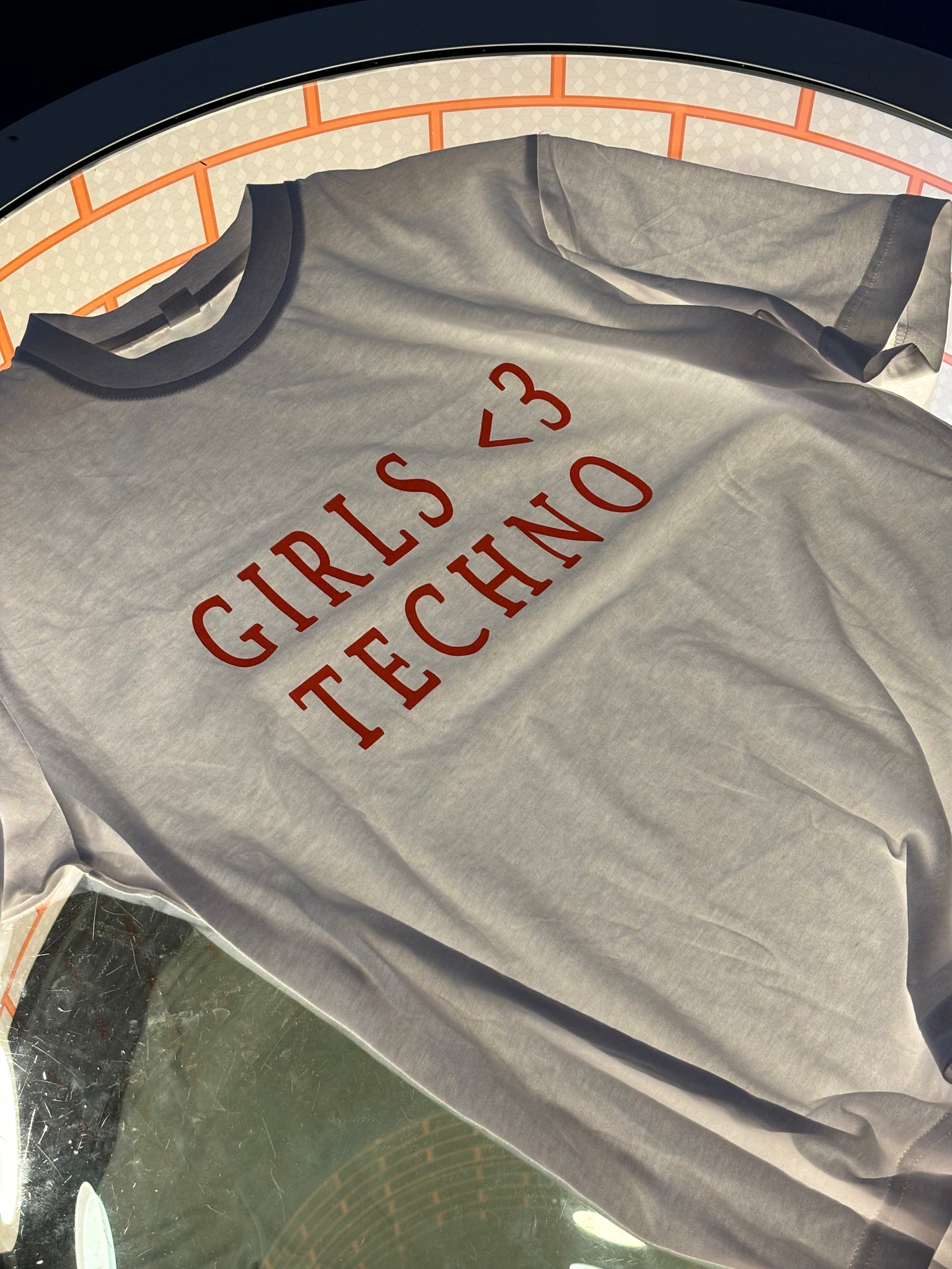 girls / boys love techno